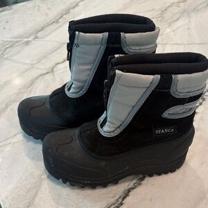 Itasca Kids Black Snow Boots and Snow Mittens